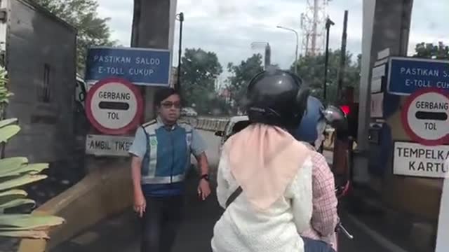Motor masuk tol