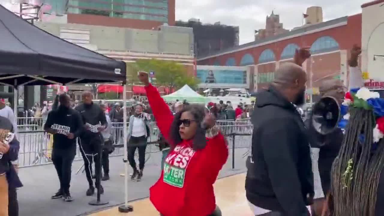 Watch moment protesters break through Barclay Center's outer perimeter and rush entrance