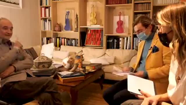 GAG ??? LE MAITRE KHAZARIAN ATTALI, SANS MASQUE ORDONNE À LA GOYIM DE REMONTER SA MUSELIÈRE !!!