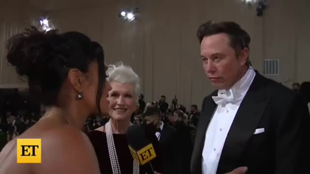 Elon Musk Funny Moment "My Mom wanted to come, so I brought my Mom"