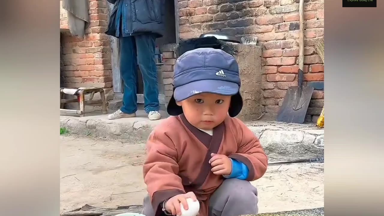 Little cute boy cooking his grandpa❤️