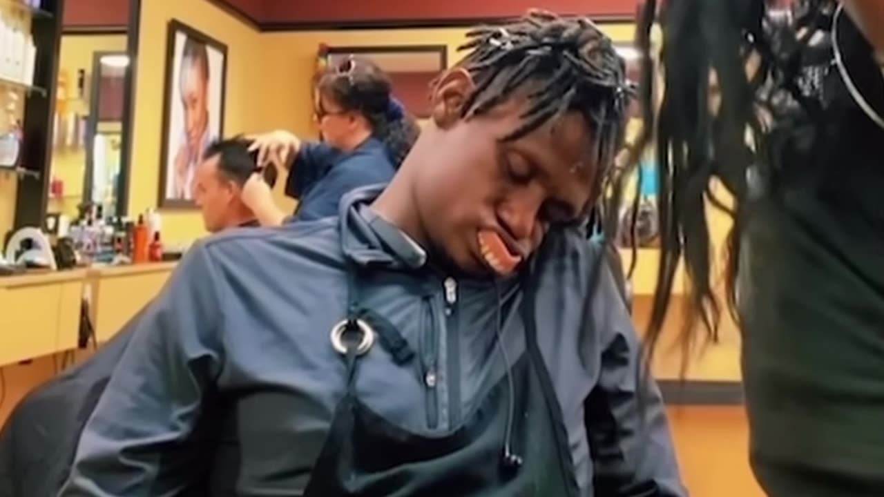 WAKING UP SLEEPING PEOPLE #shorts #76 #failscompilation #funnyclips #epicfailscompilation #fails