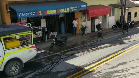 Un incendio se registró en el interior de un local comercial en Santander