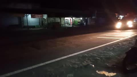 Jalan raya yang sunyi sepi
