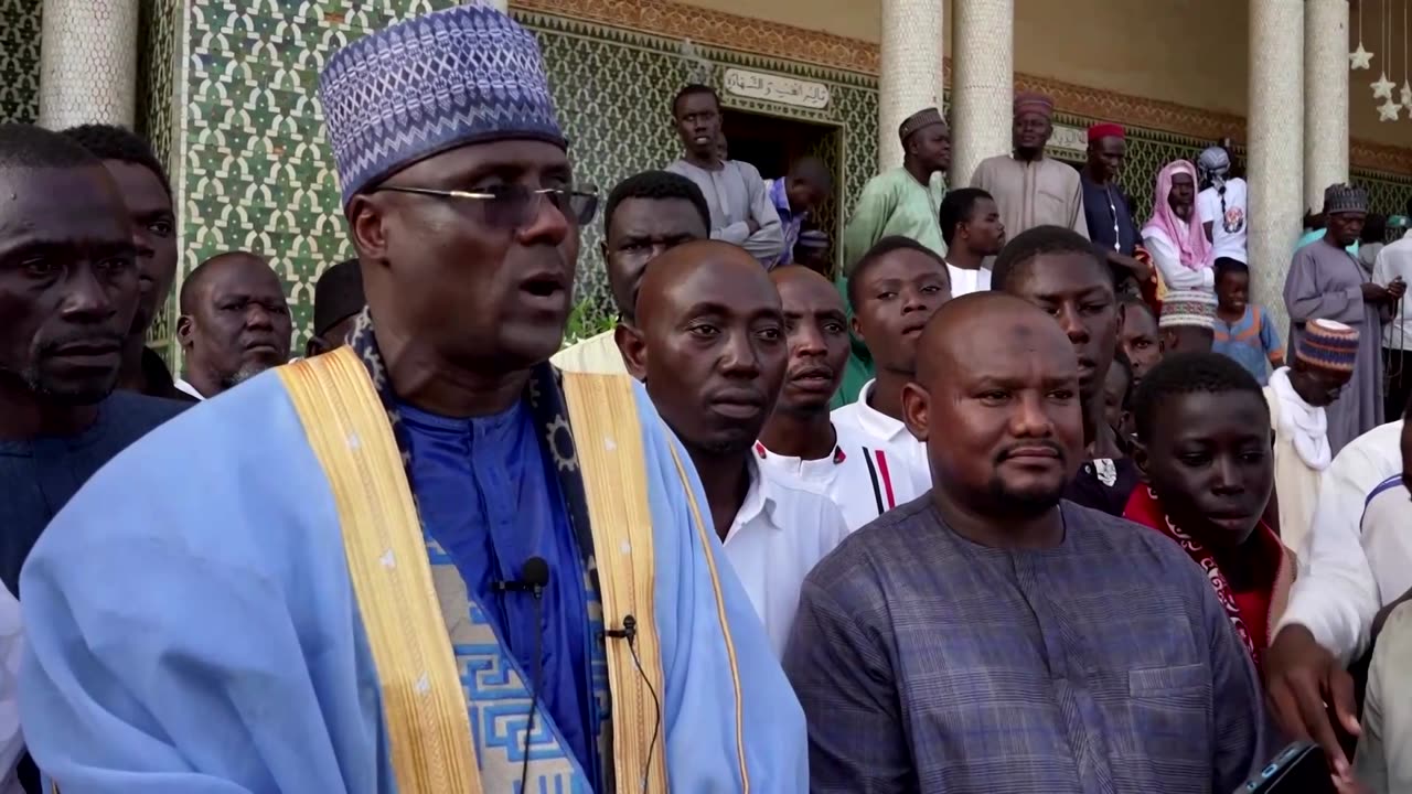 Crowds pray for peace in post-coup Niger