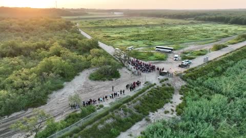 Biden's Open Border Crisis Continues 9-9-22 Eagle's Pass,TX