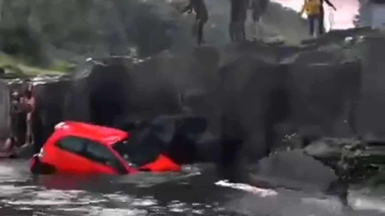 Car falls off cliff😳😳😳