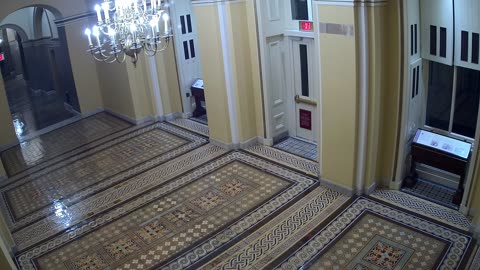 0102USCS01SenateWingDoornearS139_2021-01-06_04h58min12s890ms.mp4