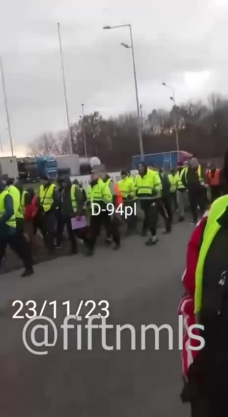 Vojna kamionistov: "Sláva Ukrajine" a "Smrť Poliakom" poľské obyvateľstvo určite ocení