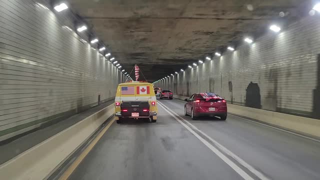 HONK HONK! TUNNEL WITH THE CONVOY!