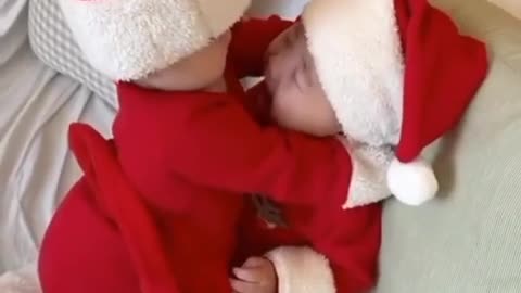 baby vs baby Can'tstop kissing best friend