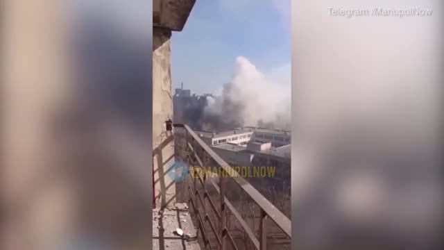 Video- Smoke fills the sky of Mariupol as it is hit by 'super bombs' - Daily Mail Online