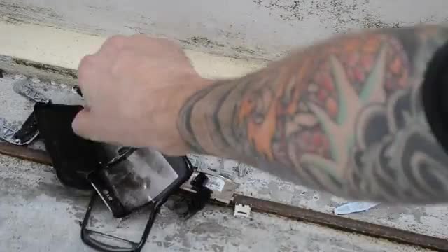 Snowden Shows how to SPYPROOF your CELLPHONE