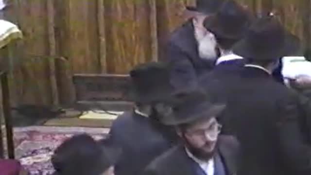 6. Motzei Yud Beis Sivan 5749, Mincha, Maariv and dollar = מוצאי י"ב סיון תשמ"ט