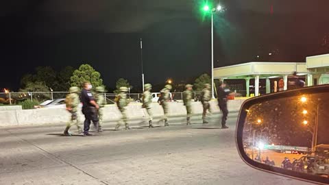 US Border Patrol Detains 14 Mexican Soldiers Who Crossed into US - One Carrying Drugs | NEWS