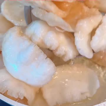 "Crispy Delights: A Step-by-Step Guide to Crafting Homemade Shrimp Chips Using Fresh Shrimp"