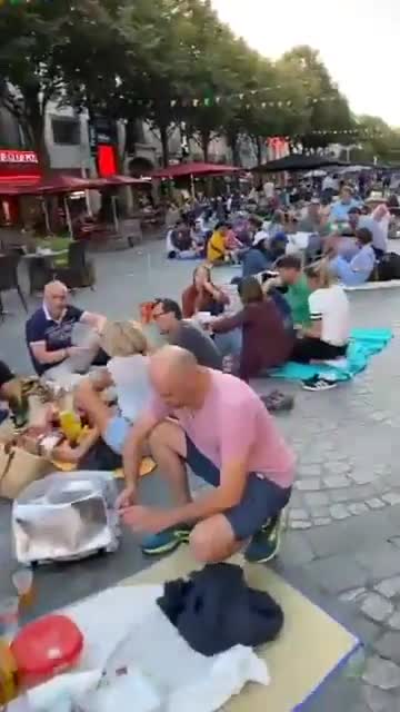 French people picnic outside empty restaurants