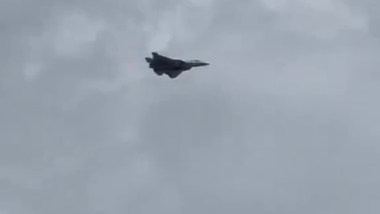 INSANE MANEUVERING: Su-57 does crazy maneuvering