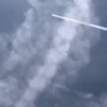 OBSERVE CLOSELY AS THE CHEMTRAIL PLANE SWITCHES OFF THE SPRAYERS