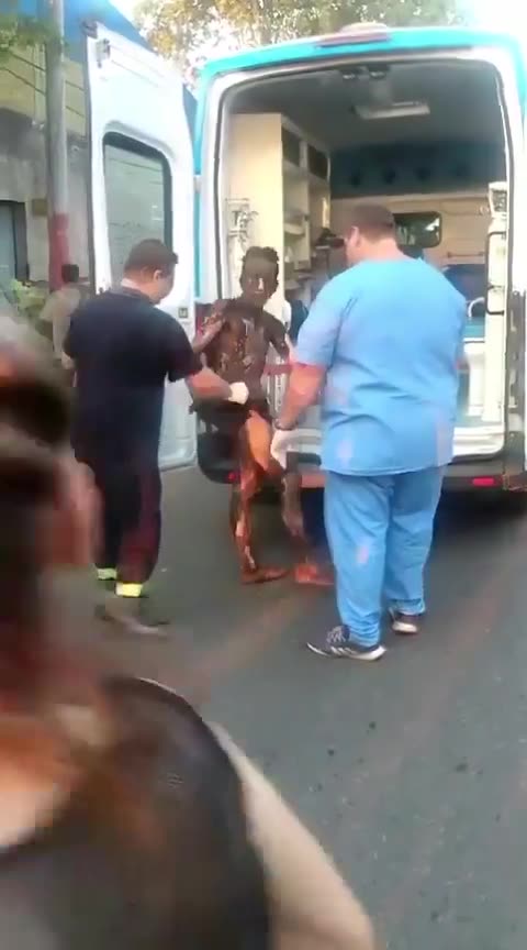 Hombre quemado tras intentar robar cables