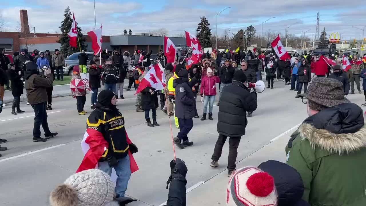 Despite police arriving in Windsor crowd seems to be growing