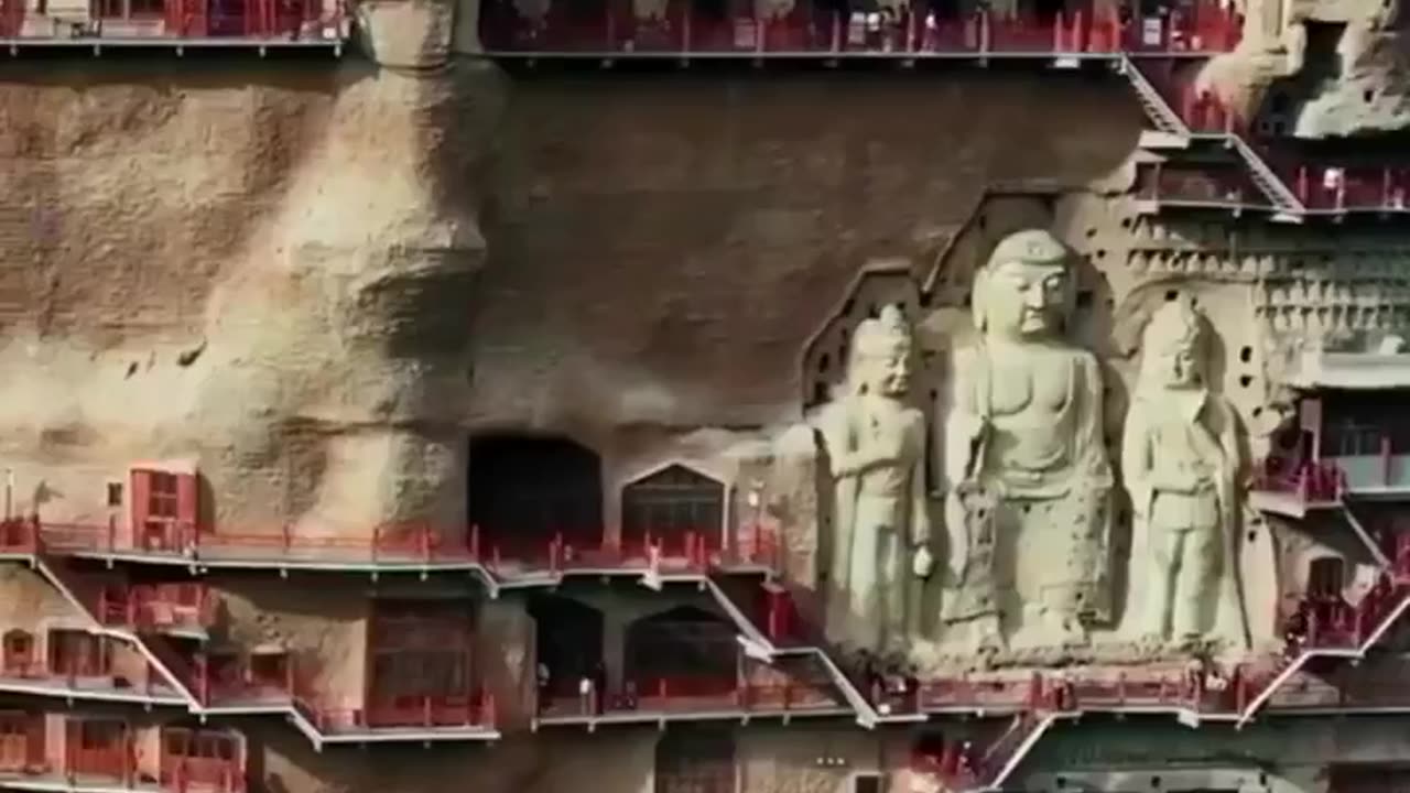 Maijishan is a giant cave monastery of Chinese Buddhists ~It is a 142 meter high structure carved into the mountain about 1.6 thousand years ago