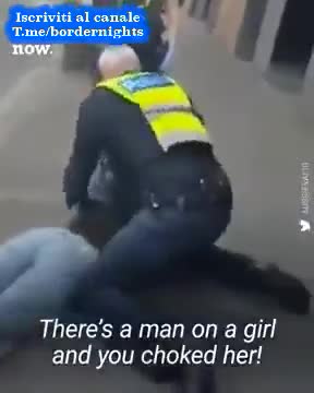Melbourne polizia afferra donna alla gola perché senza mascherina
