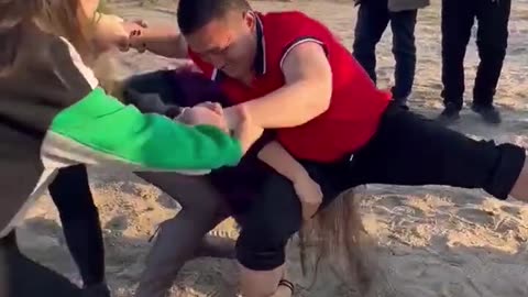 Fighting girl's