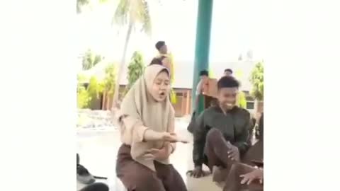 Menari nari tanpa kehadirannya