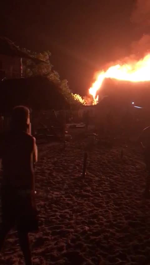Incendio en la hermosa Playa Blanca