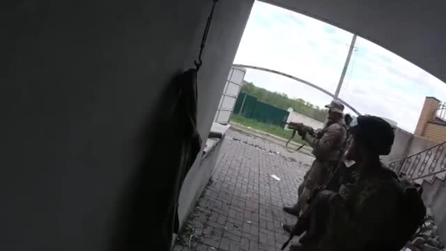 Ukraine: Ukraine forces come under fire