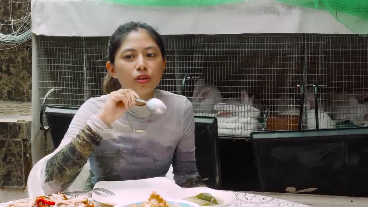 Bizarre Filipino Food in Pampanga!! Pets, Pigs and Pests-15