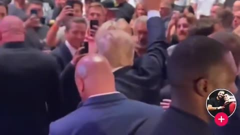 Mel Gibson ha salutato, con Saluto MILITARE, Donald Trump all'UFC ieri sera!💥💥💥 🐸🍿