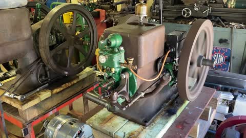 IHC IH Model M 1-1/2 HP Spark plug throttle governed engine.