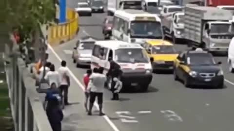 Hero Cop Risks Life To Save Dog on Highway