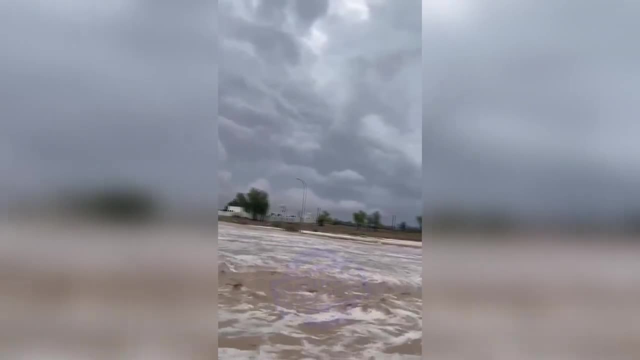 Apocalypse in Oman! A powerful storm and flood hit the Musandam province.