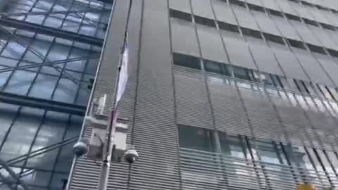 Protesters against vaccine mandates chant "Defund the Media"