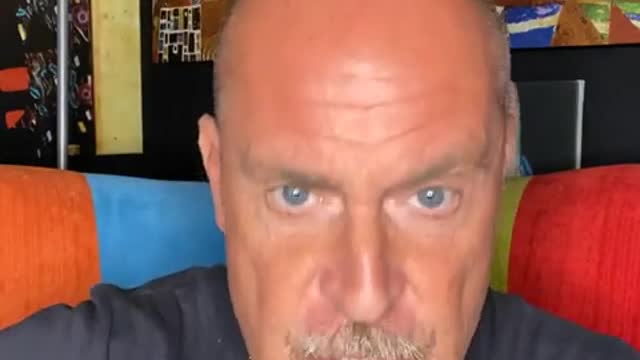 COVID - LA DIRETTA: INTELLIGENTI BATTONO IDIOTI 5 a 1