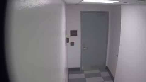 6141RHOBG1G101DStairwayLobbyEntry_2021-01-06_10h20min03s040ms.mp4