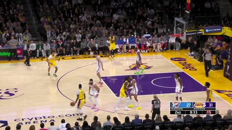 LeBron James STIFFLES Lob! D'Lo Finishes with Layup