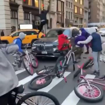 This Happened in Broad Daylight in Bill de Blasio's NYC
