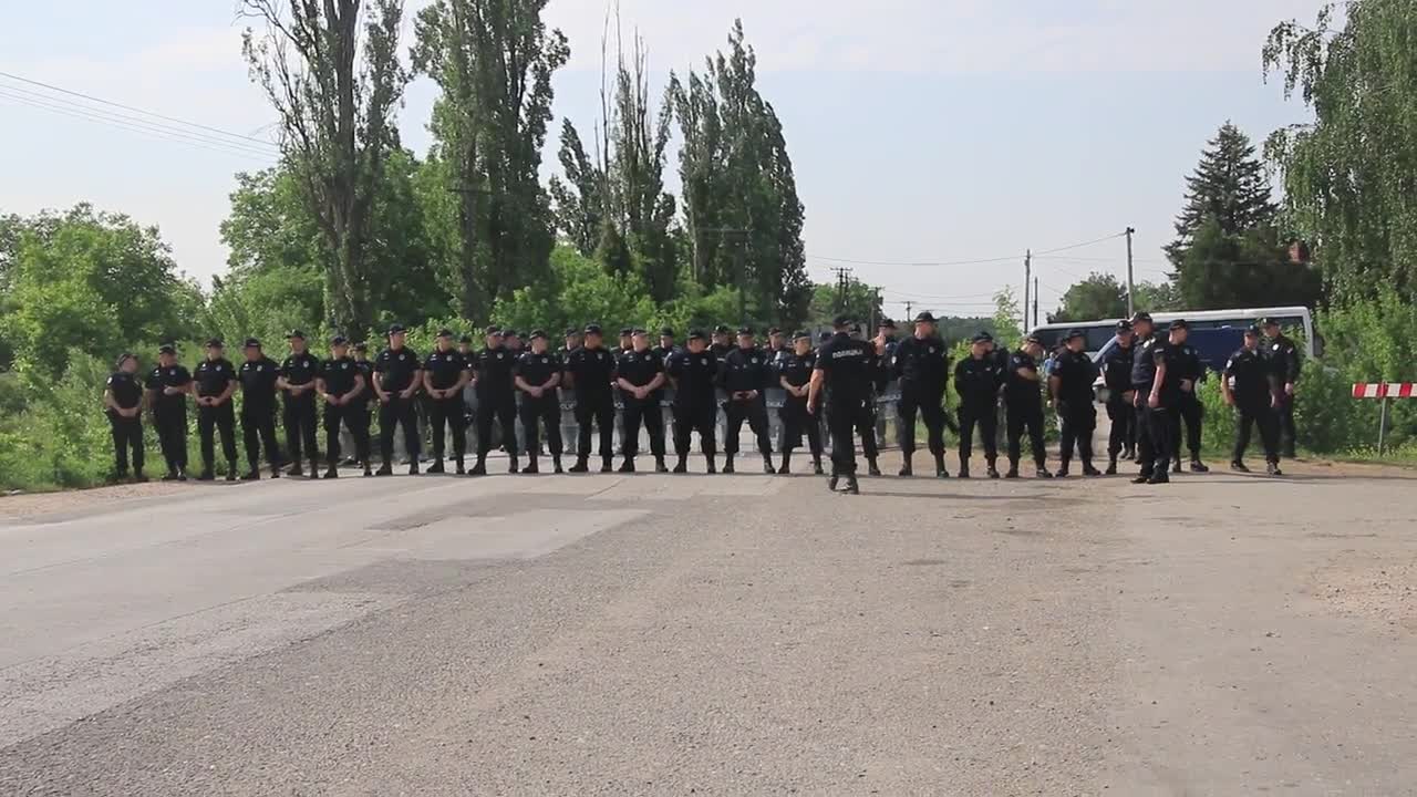 Policija brani prolaz prema Hrtkovcima