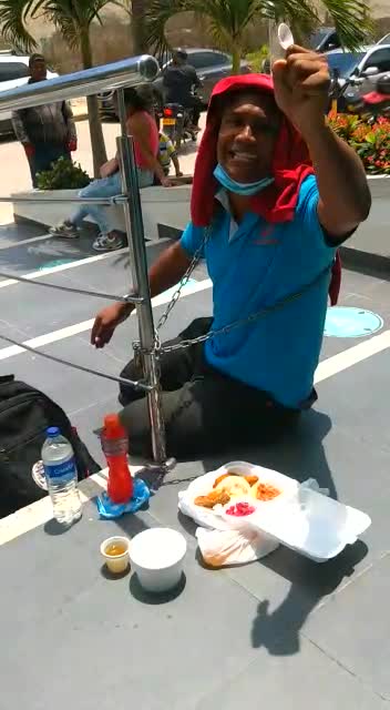 Hombre protesta en EPS Sanitas