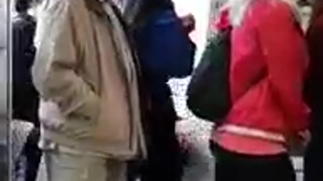 Nájezd Ukrajinců na pracovní úřad v Brně - Dejte nám dávky