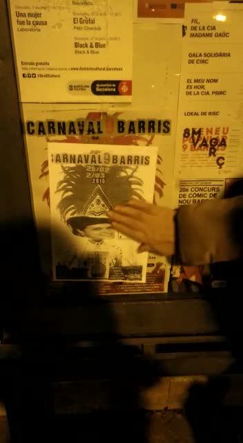 Responden con carteles de traidores a la burla de la ultraizquierda en Nou Barris (Barcelona) (1)