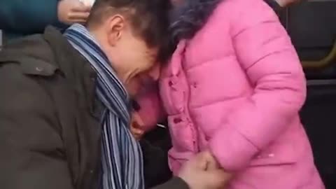 🇺🇦 That’s how a father in Ukraine sent his family to the safe zone and said goodbye to the camera.
