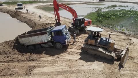 Excavator video sharing- The excavator fell into the pond #excavator video #excavator rescue_9 (5)