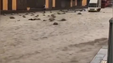 flood in Turkey kills thousands of people