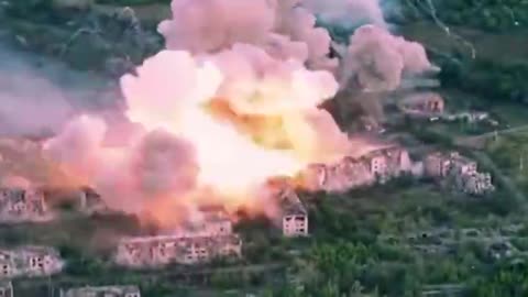 Russian thermobaric bombs decimate homes in Donetsk, Ukraine_batch