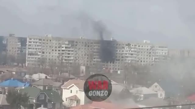 Mariupol Russian tank firing on Ukrainian entrenched position in building